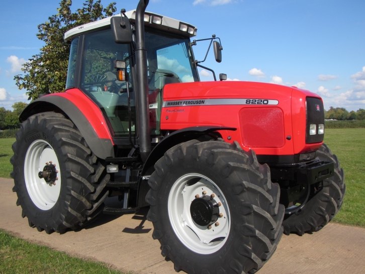 Massey Ferguson 8220
