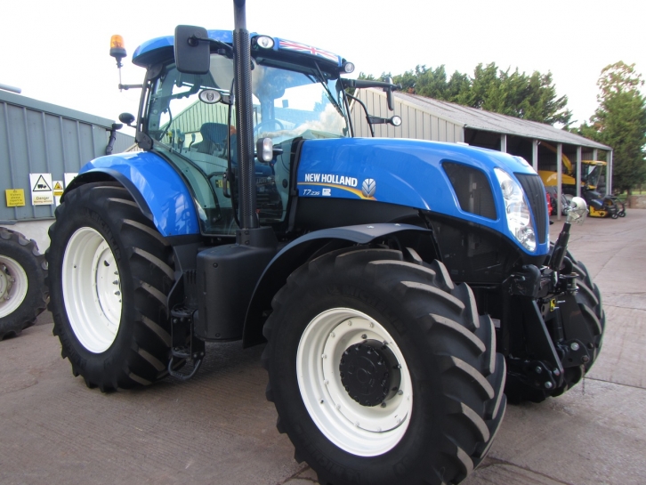 New Holland T7.235