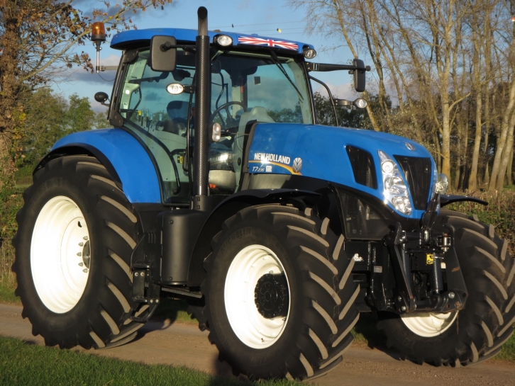 New Holland T7.235