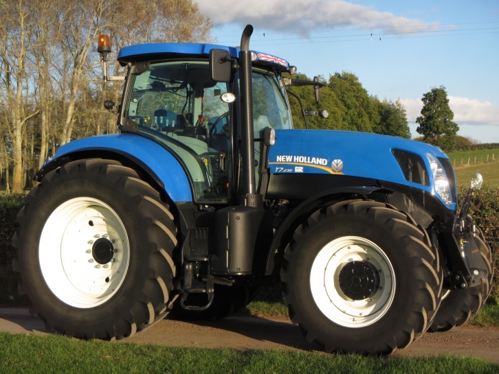 New Holland T7.235