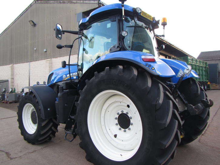 New Holland T7.235