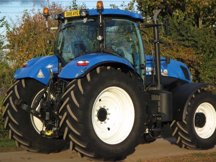 New Holland T7.235