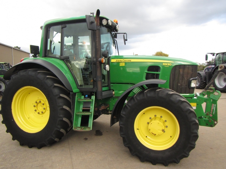 John Deere 6930