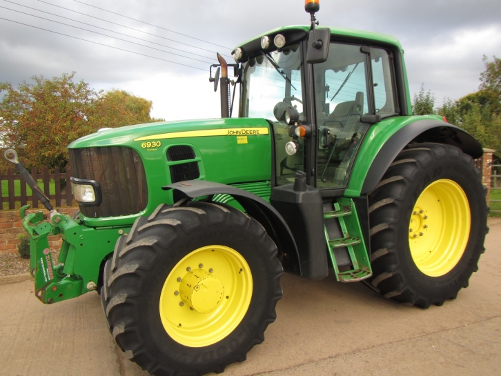 John Deere 6930