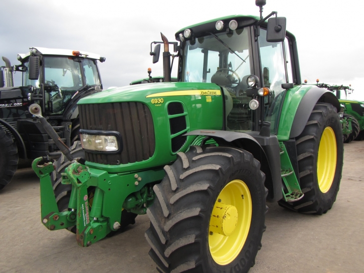 John Deere 6930
