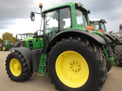 John Deere 6930