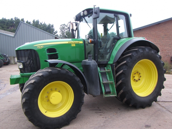 John Deere 7530