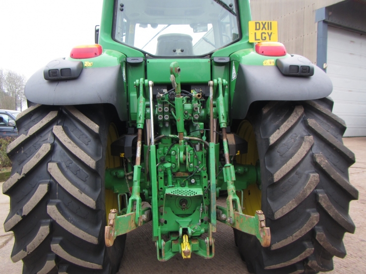 John Deere 7530