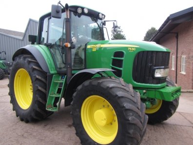 John Deere 7530