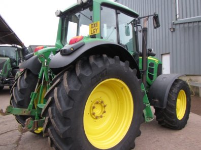 John Deere 7530