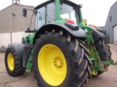 John Deere 7530