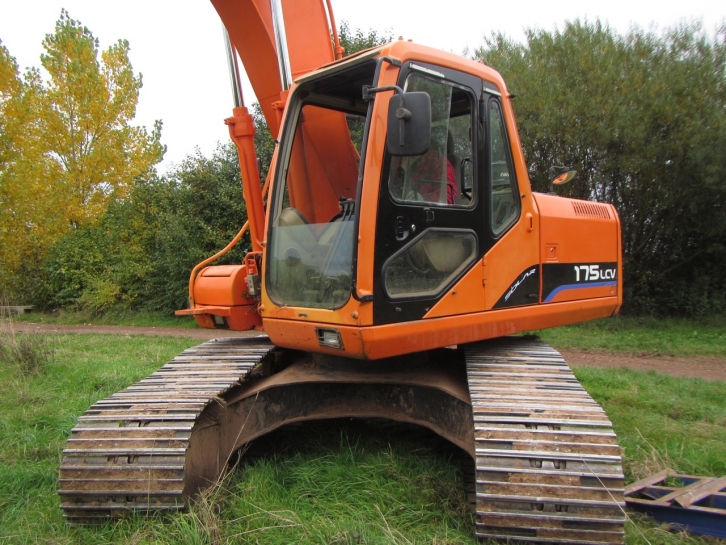 Doosan Solar LCV175