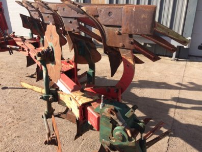 Vogel And Noot 4 furrow reversible plough