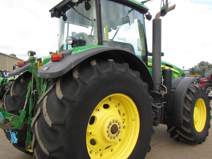John Deere 7930