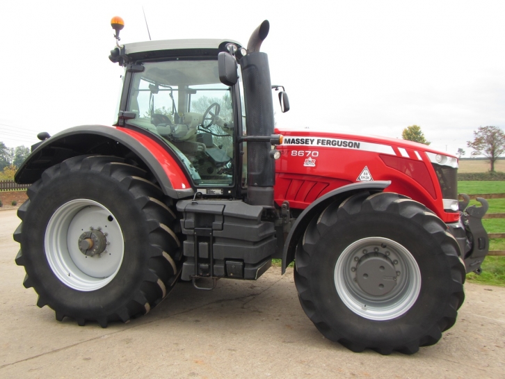 Massey Ferguson 8670