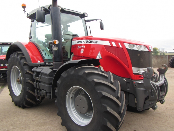 Massey Ferguson 8670