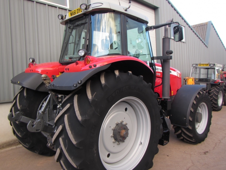 Massey Ferguson 7499