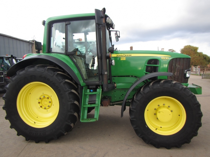 John Deere 6930