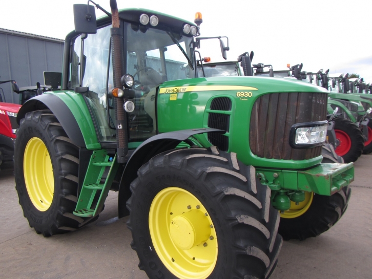 John Deere 6930