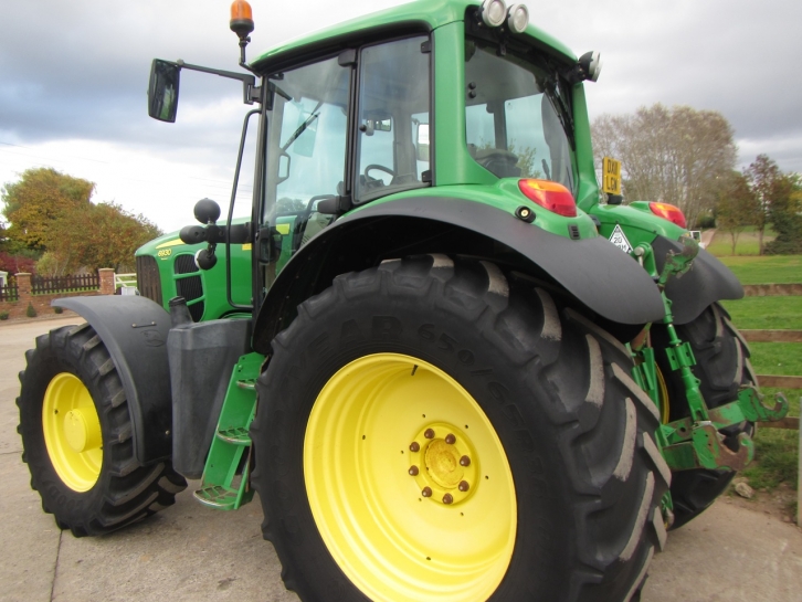 John Deere 6930