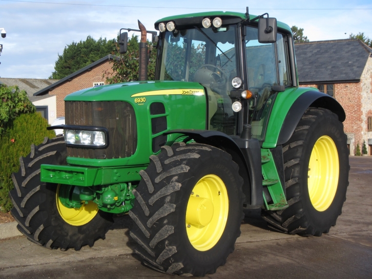 John Deere 6930