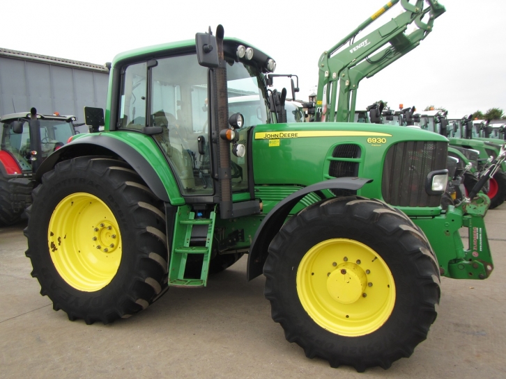 John Deere 6930