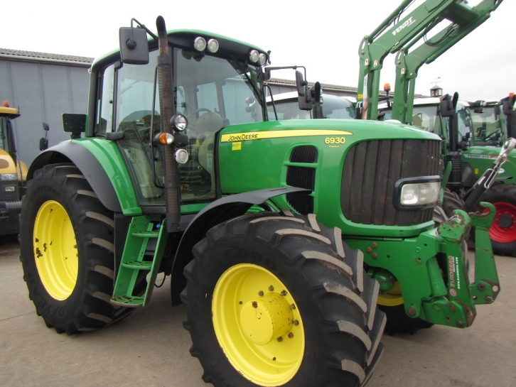 John Deere 6930
