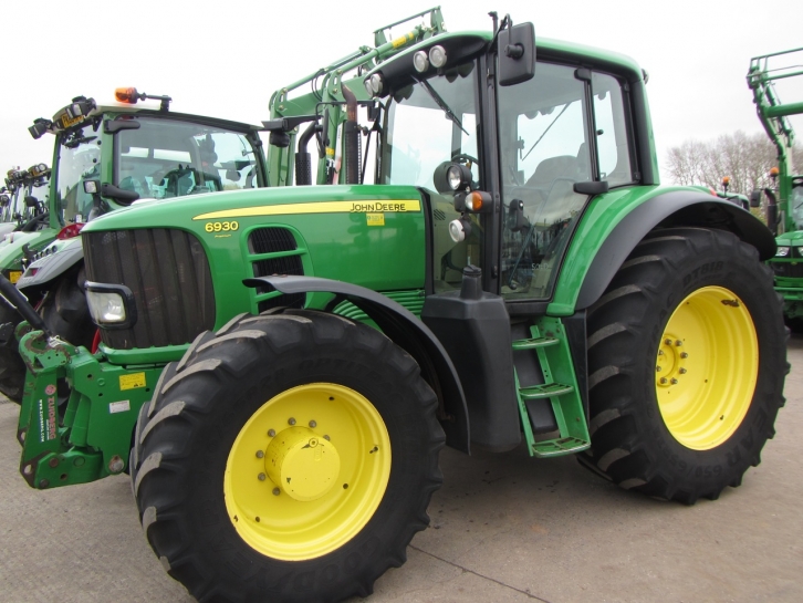 John Deere 6930