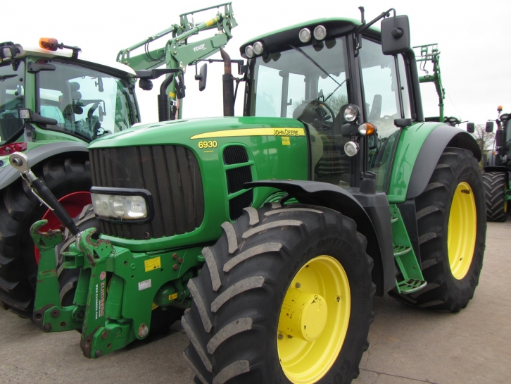 John Deere 6930