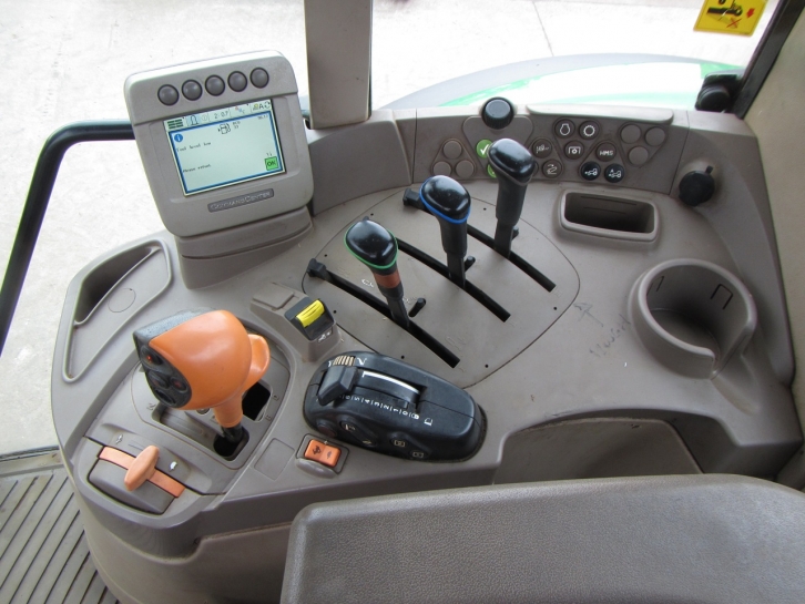 John Deere 6930