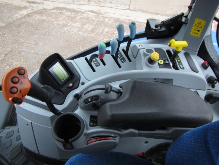 New Holland T7.210