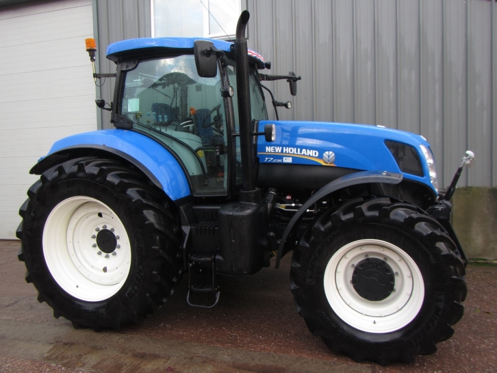 New Holland T7.235