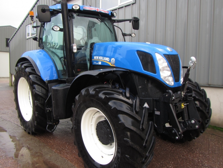 New Holland T7.235