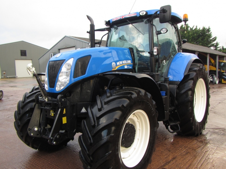 New Holland T7.235