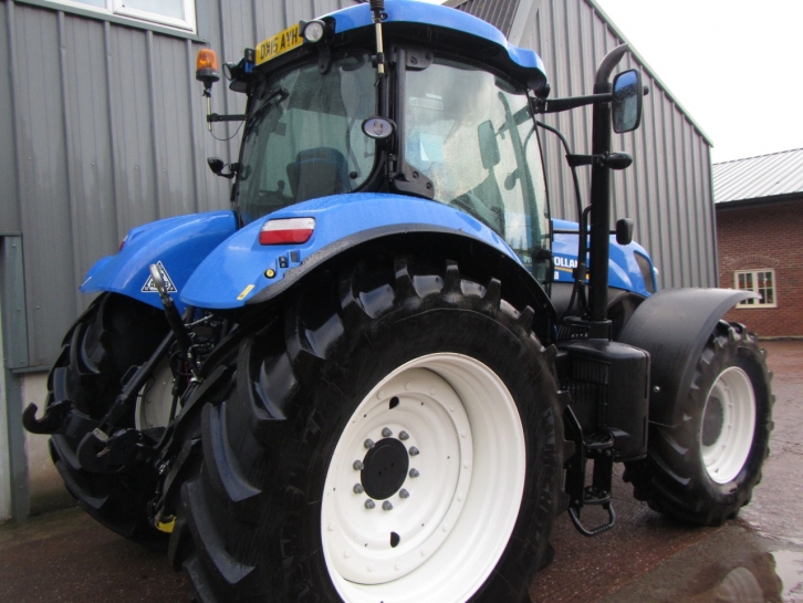 New Holland T7.235