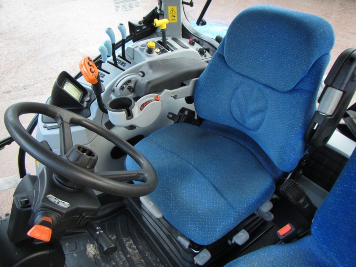 New Holland T7.235