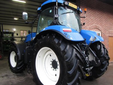 New Holland T7.235