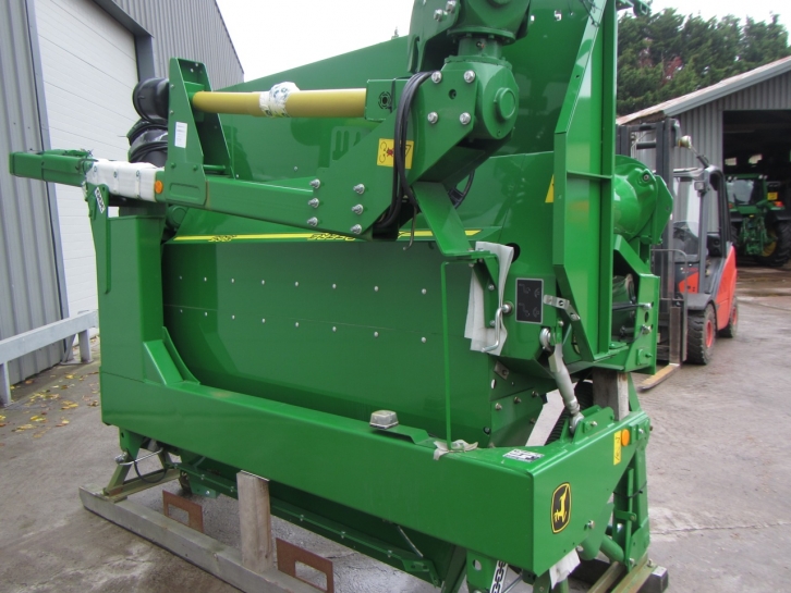 John Deere 1365 trailed mower conditioner