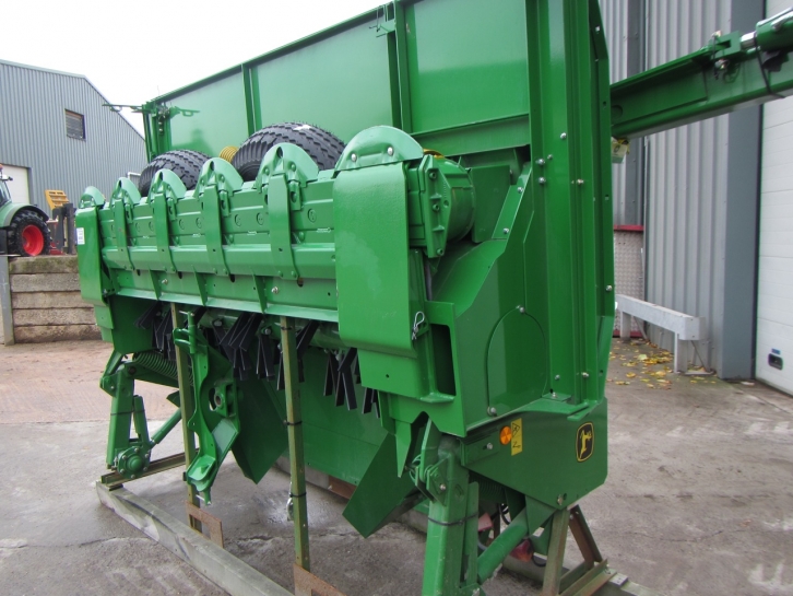 John Deere 1365 trailed mower conditioner