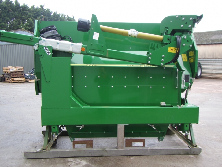 John Deere 1365 trailed mower conditioner