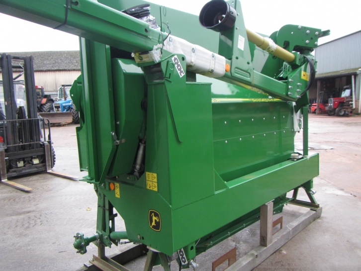 John Deere 1365 trailed mower conditioner
