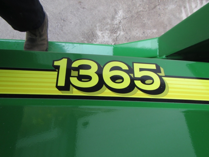 John Deere 1365 trailed mower conditioner