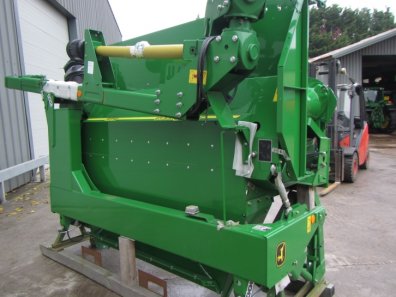 John Deere 1365 trailed mower conditioner