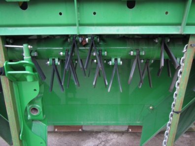 John Deere 1365 trailed mower conditioner