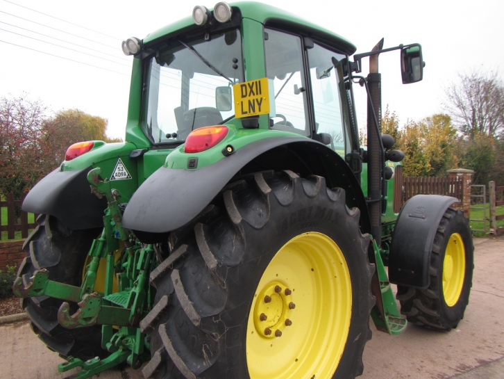 John Deere 6630