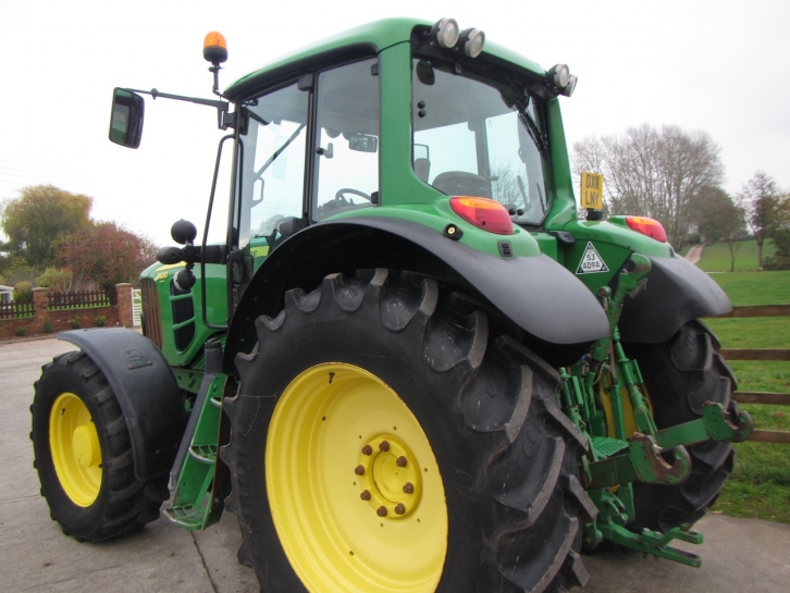 John Deere 6630