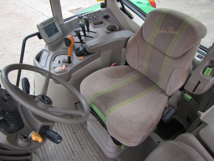 John Deere 6630
