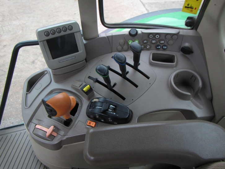 John Deere 6630