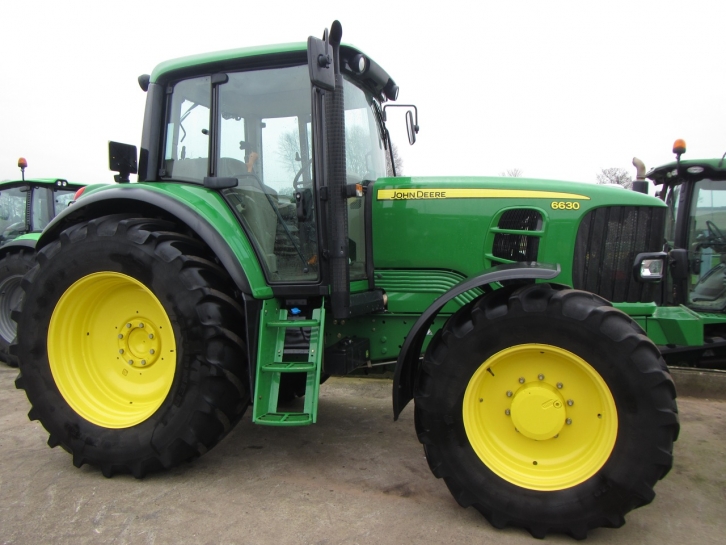 John Deere 6630