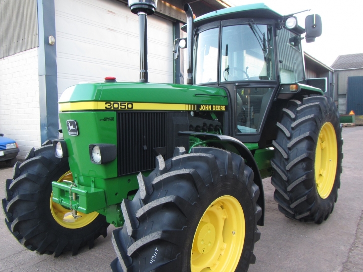 John Deere 3050